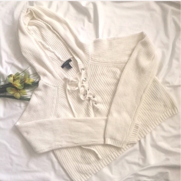 Forever 21 Cropped Sweater - Picture 1 of 3